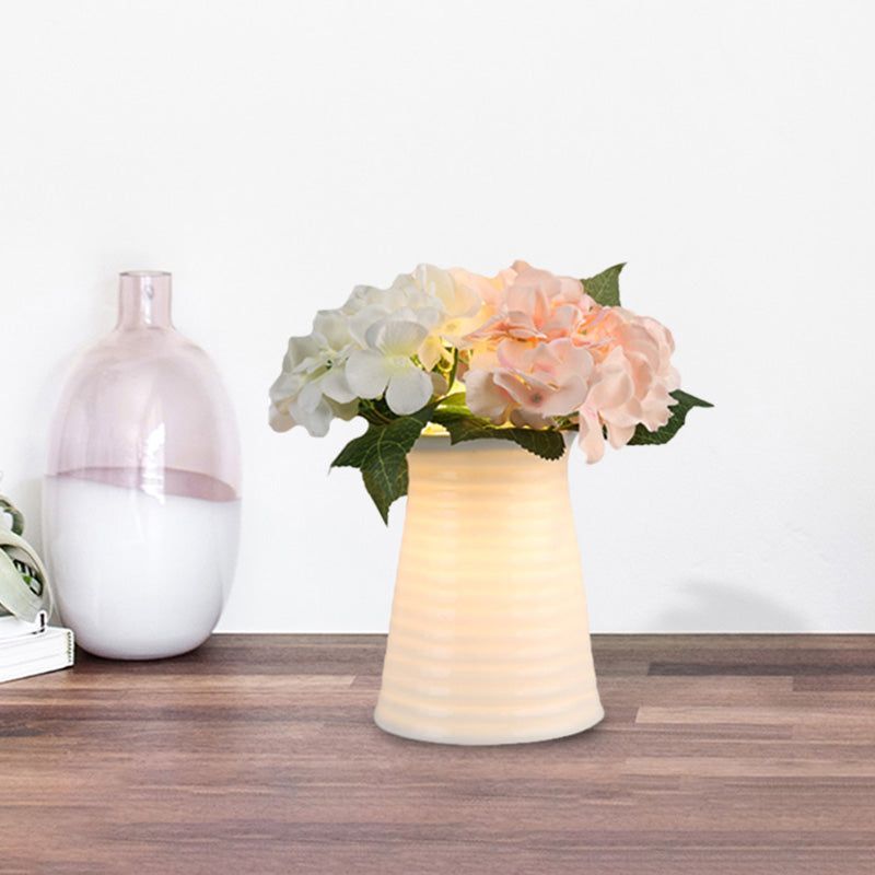 Elegante nachtlamp van glas voor slaapkamer