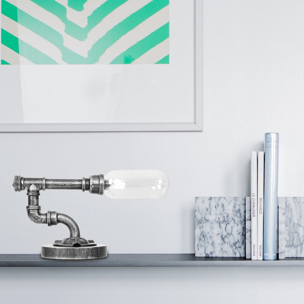 Elegante tafellamp van helder glas met ronde lampenkap