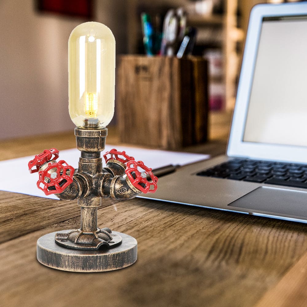 Elegante metalen tafellamp met industriële lampenkap
