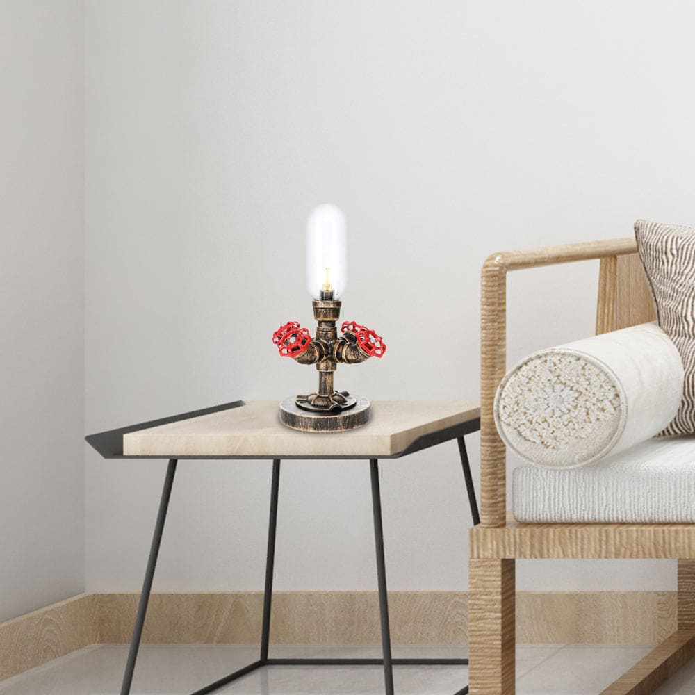 Elegante metalen tafellamp met industriële lampenkap