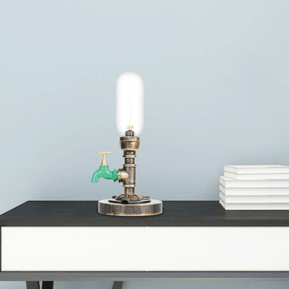 Elegante metalen tafellamp met industriële lampenkap
