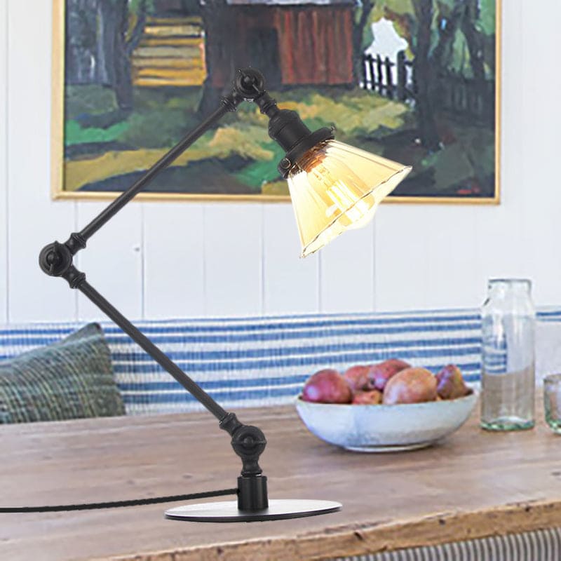 Elegante tafellamp van helder glas, kegelvormig