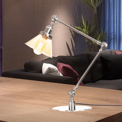Elegante tafellamp van helder glas, kegelvormig
