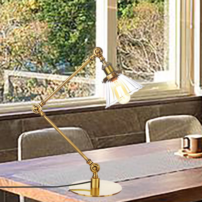 Elegante tafellamp van helder glas, kegelvormig