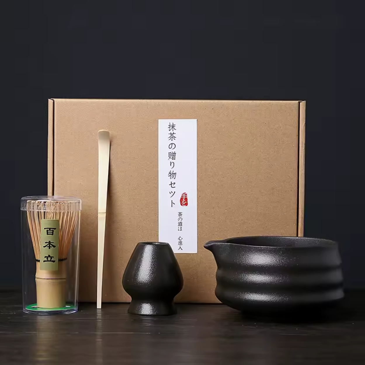Theepot en accessoires voor traditionele Japanse matcha