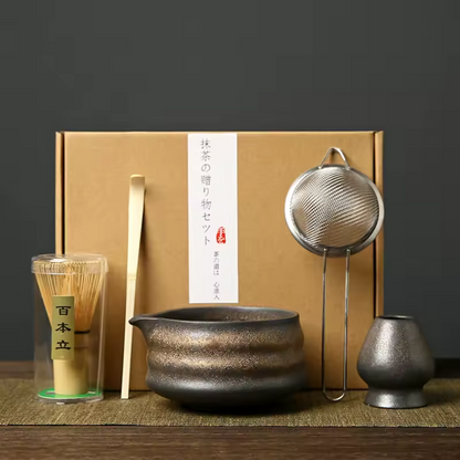 Theepot en accessoires voor traditionele Japanse matcha