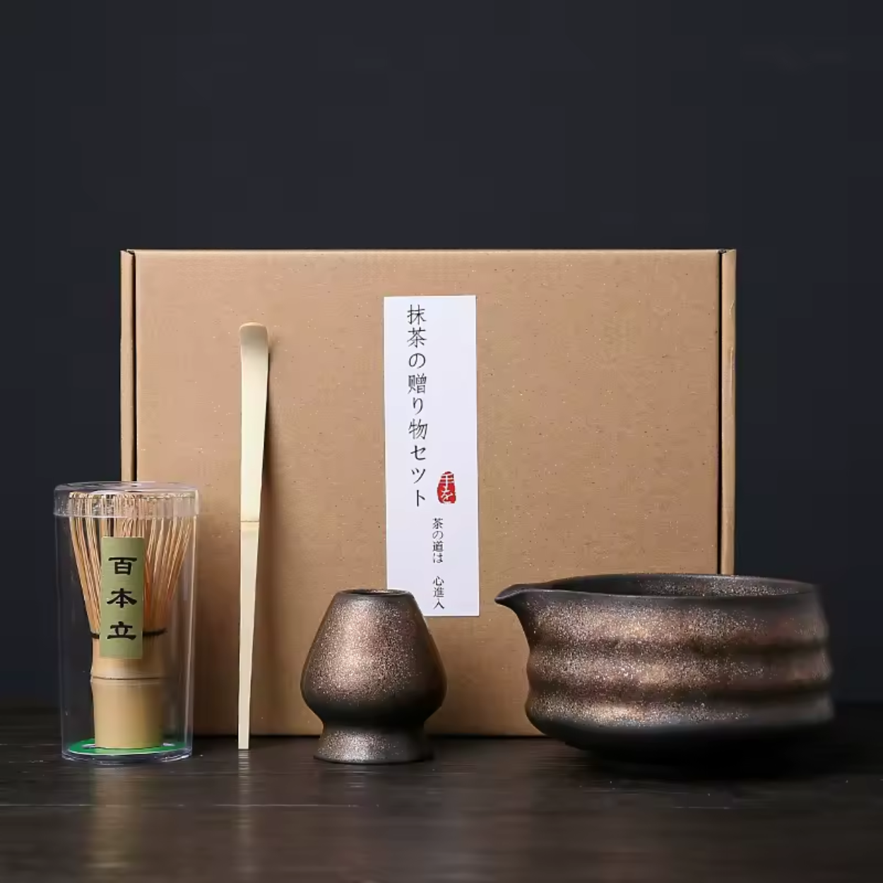 Theepot en accessoires voor traditionele Japanse matcha